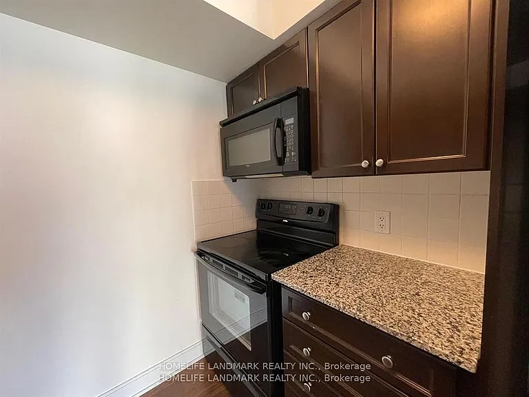 135 Village Green Sq #3923 — Photo 22