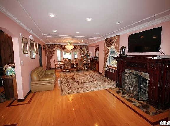 4th image of 8033 223rd St