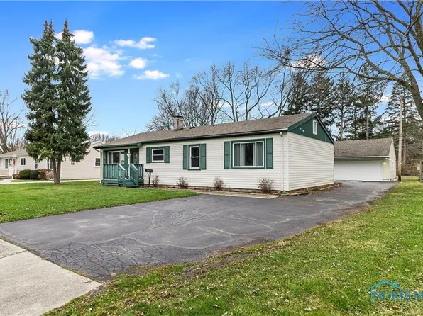 4 Orchard Dr, Waterville, OH 43566