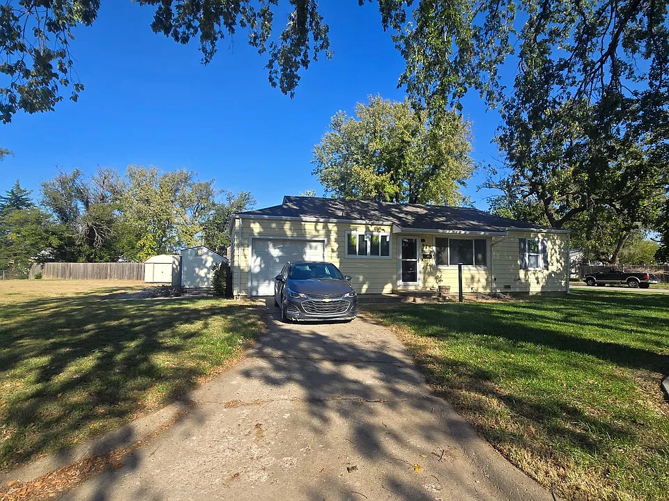 920 Plaza Dr