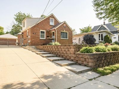 2811 East Denton AVENUE, Saint Francis, WI, 53235