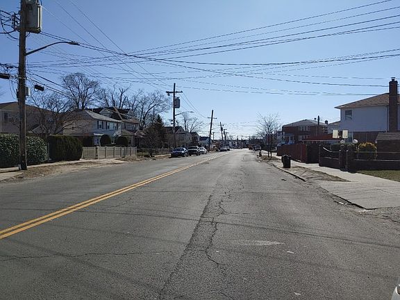 4th image of 147-20 Francis Lewis Blvd