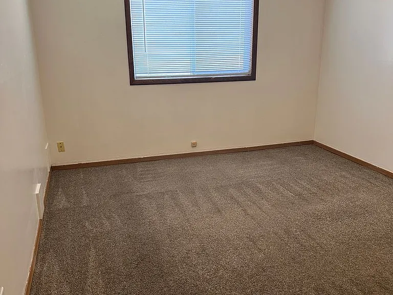 812 Lindberg Ln — Photo 10
