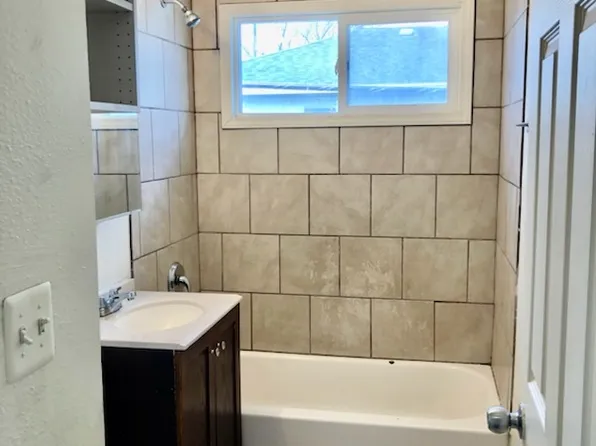 5800 N 83rd St, Milwaukee, WI 53218