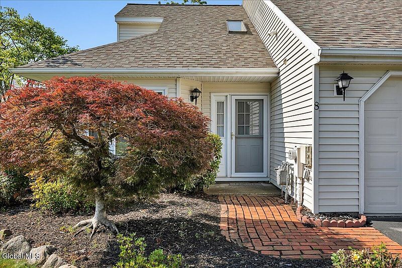 3rd image of 8 Rusfield Drive