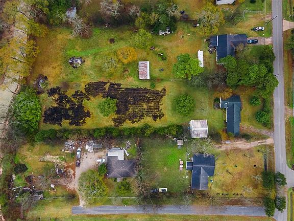 4th image of 17422 Lewis Dr