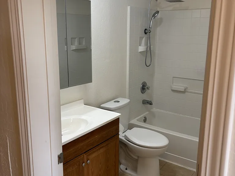 330 Capitol St #C — Photo 29
