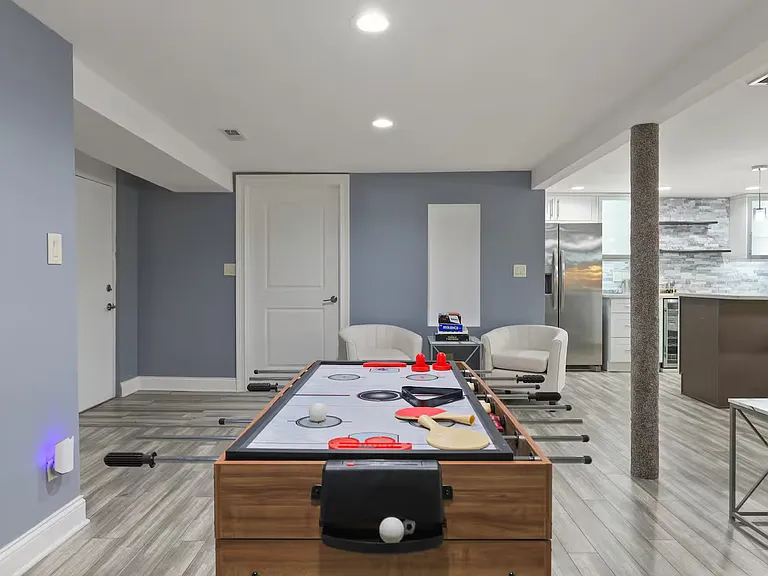 777 N Lombard St — Photo 23