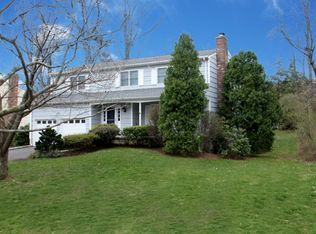 36 Coachlamp Ln, Darien, CT 06820