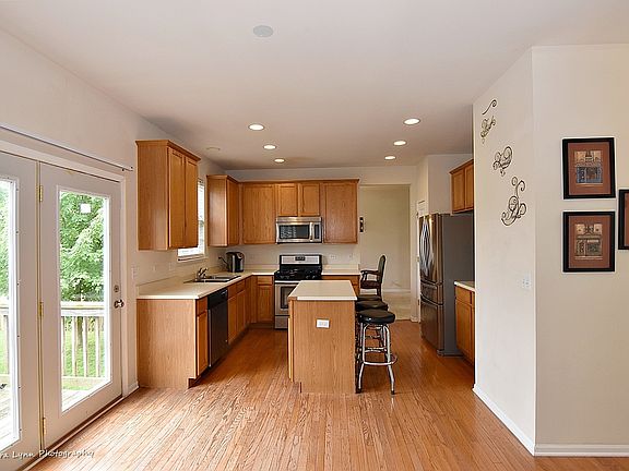 3rd image of 2526 Deer Point Dr