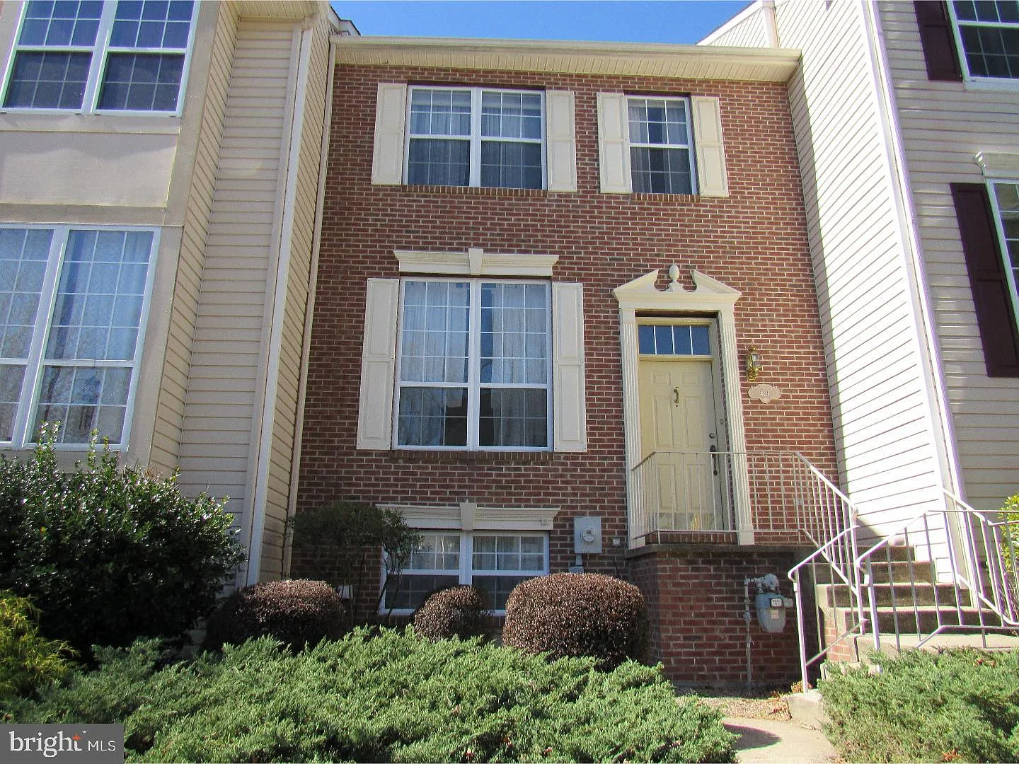 421 Woodstock Ln photo 1