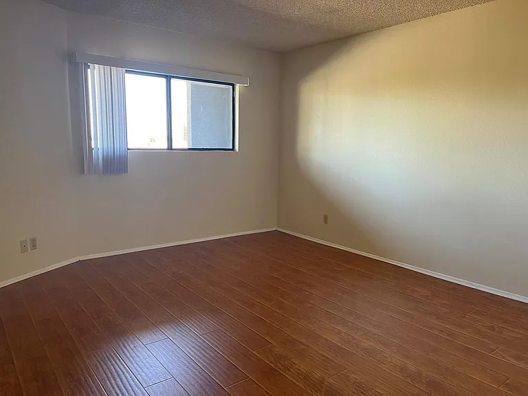 17302 Chatsworth St #7 — Photo 5