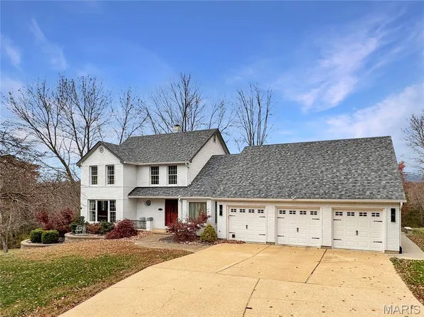 14 Oak Ridge Dr, Washington, MO 63090