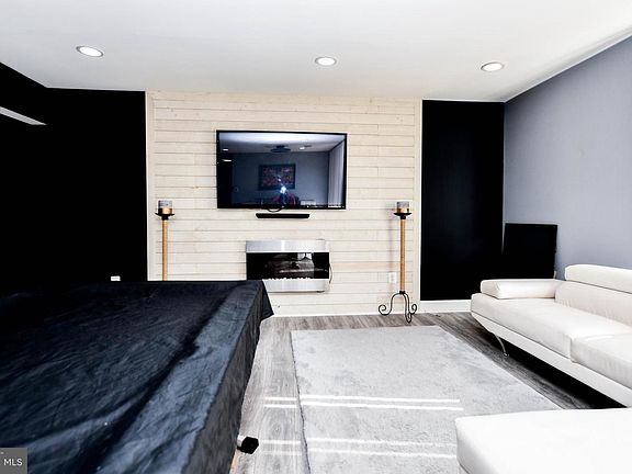 4th image of 10208 Prince Pl #5-T5