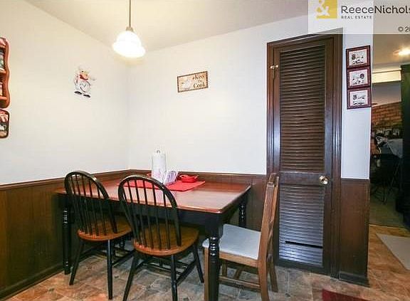 Unit 11009 Eat-In area