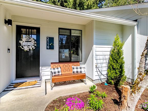 2nd image of 2119 Agate Court SE