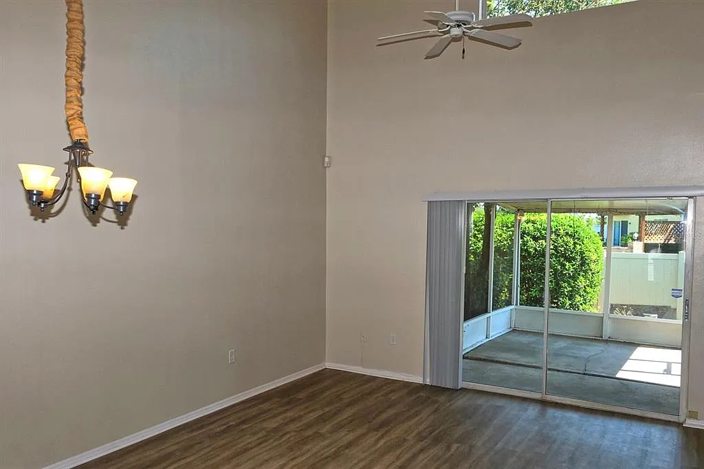 3 bed, 2.0 bath, 1388 sqft, $2,045 — Photo 2