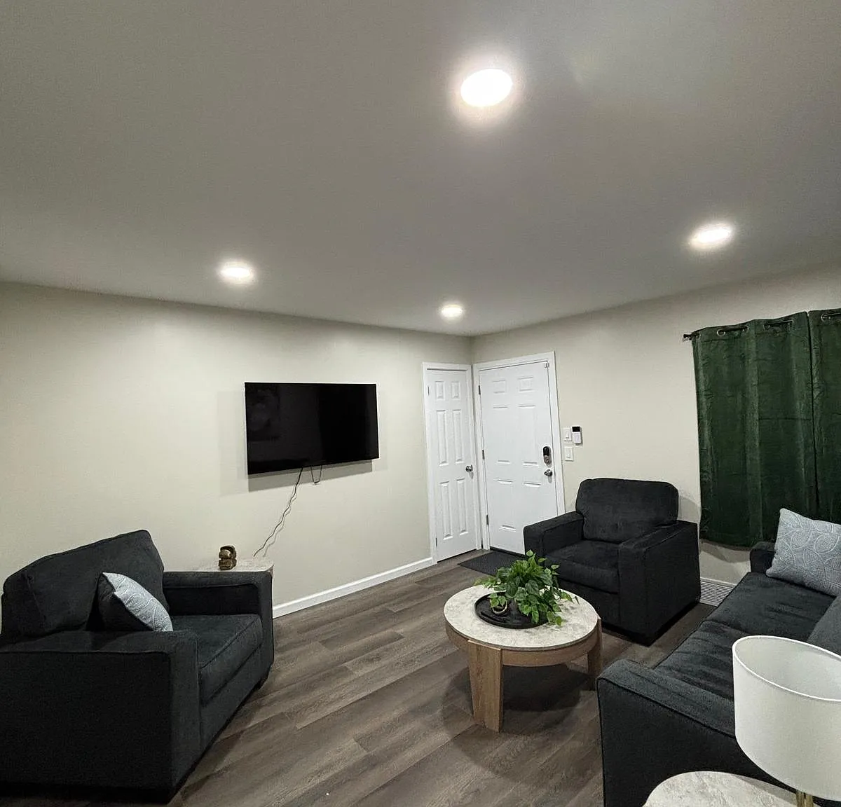 2 bed, 704 sqft, $2,250 — Photo 4