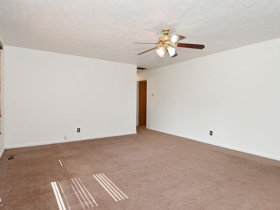 3rd image of 1040 Emory Ln