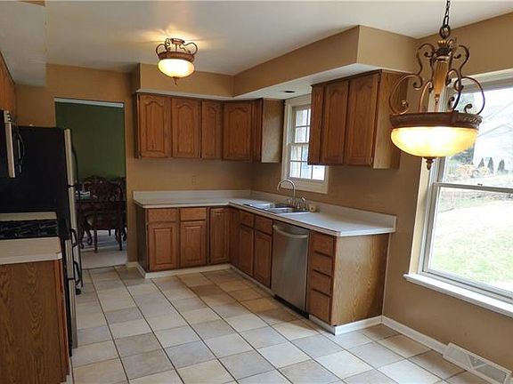 5th image of 905 Shadypark Ct