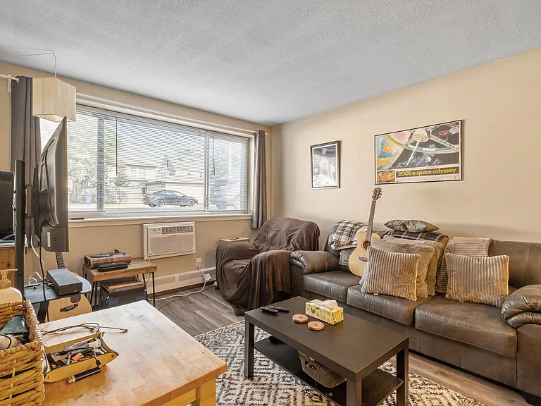 3332 Hennepin Ave — Photo 6