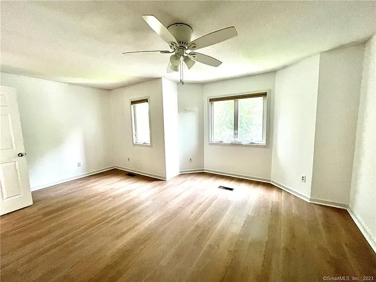 1410 Whitney Ave #B2 — Photo 11