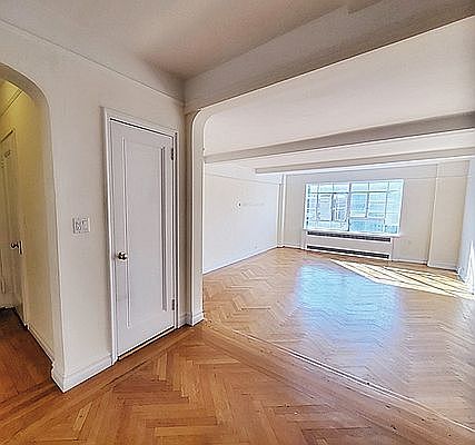 3rd image of 5 W 86th St #12AA