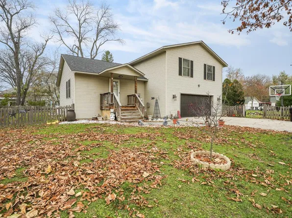 W1044 Woodbine ROAD, Genoa City, WI 53128