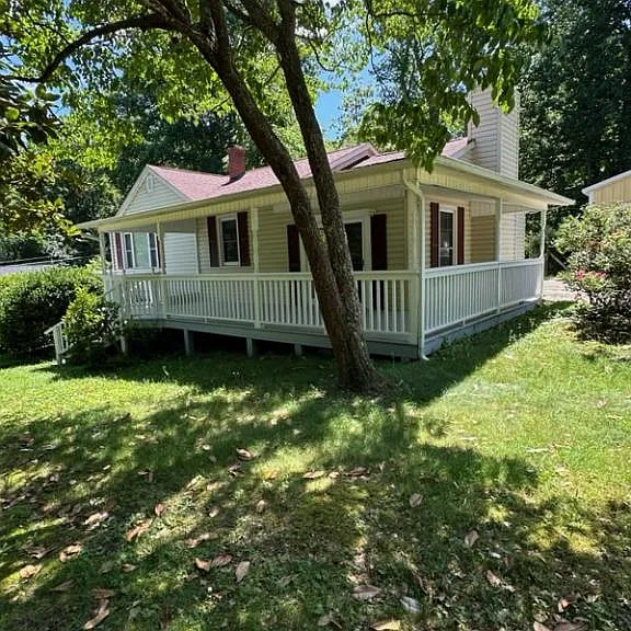 211 Woodland Dr — Photo 1