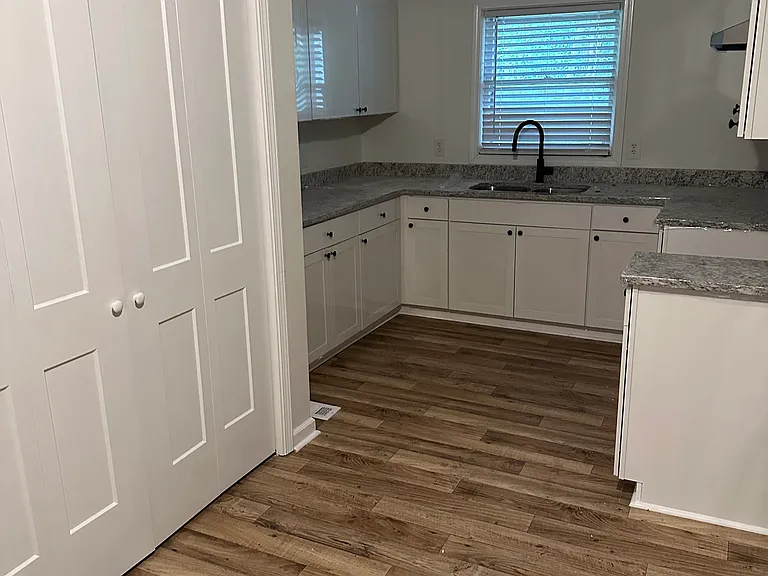 1712 Northwoods Dr — Photo 9