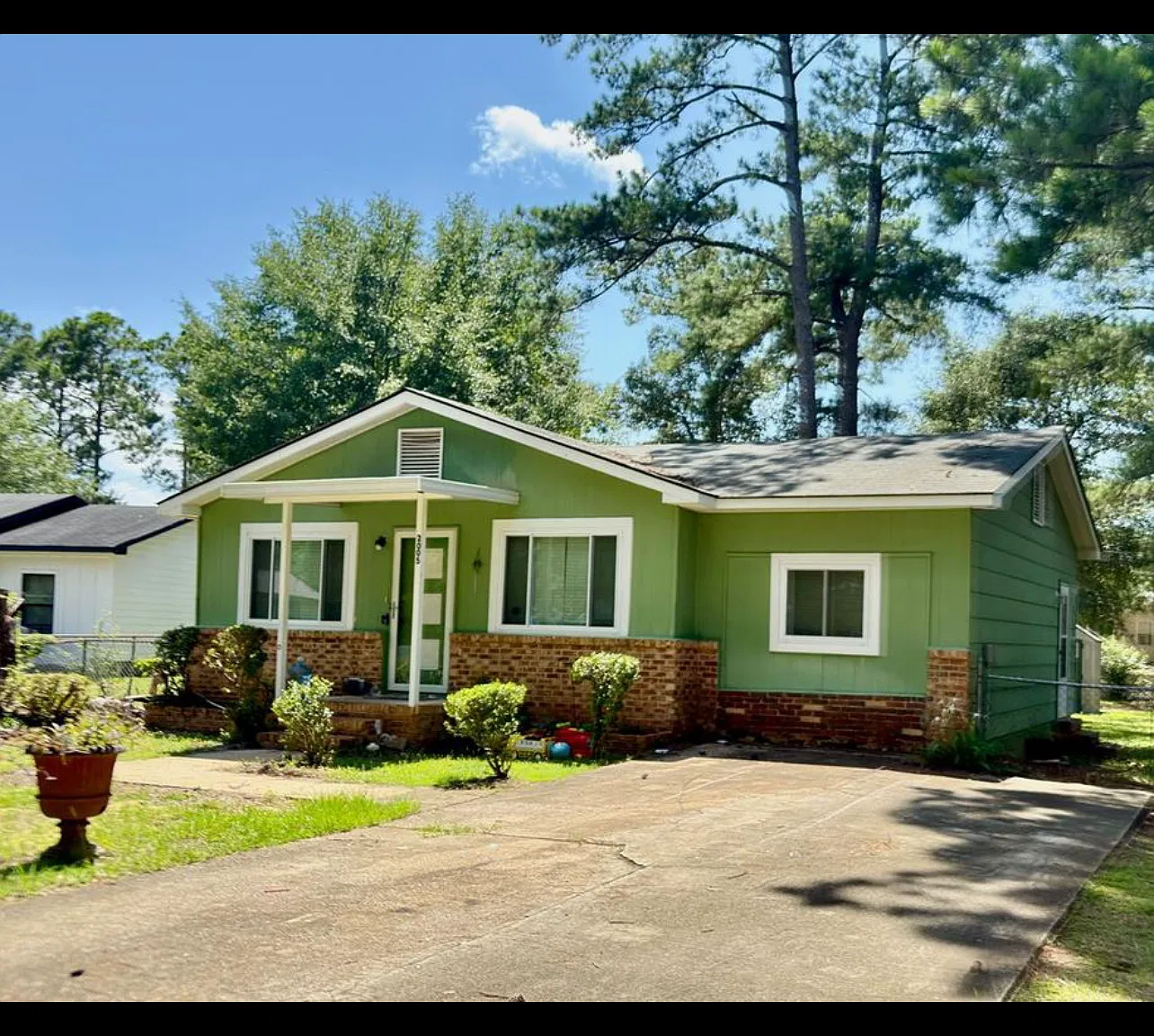3 bed, 1320 sqft, $1,200 — Photo 1