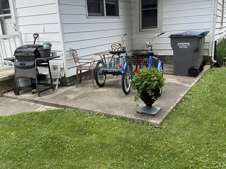 O804 Court St — Photo 4