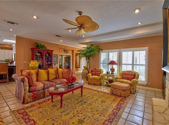 5th image of 330 Horseshoe Bay North Blvd