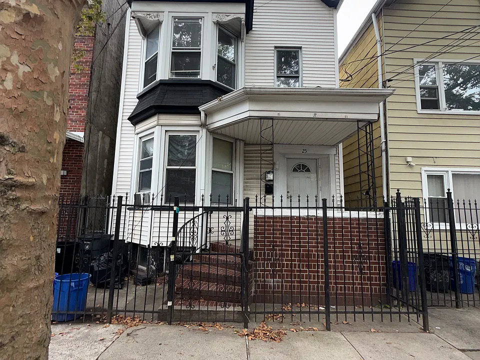 25 Rowland St #2F
