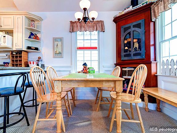 3rd image of 821 1st St #2