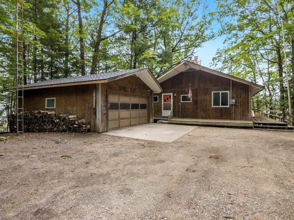 10353 Wildwood Rd, Interlochen, MI 49643