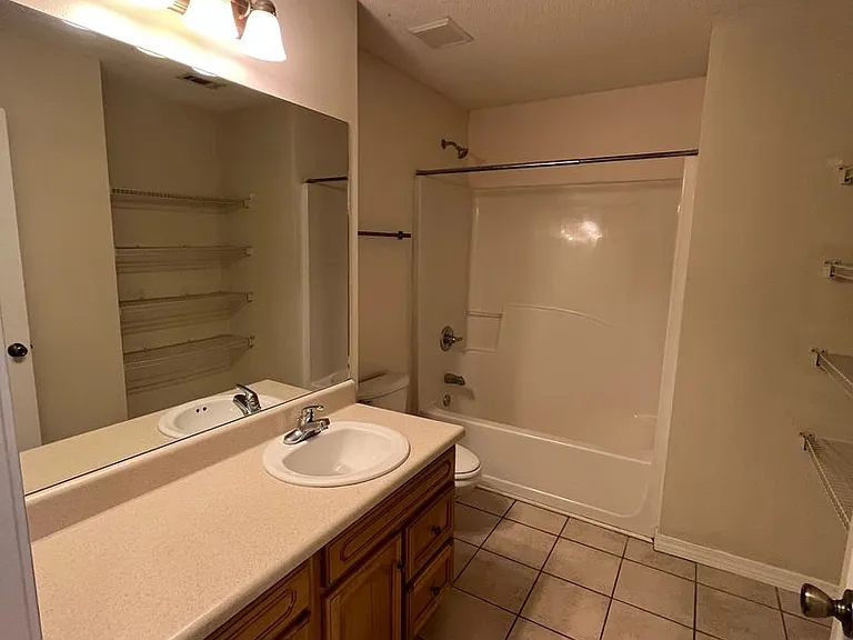 204 Johnson Ct — Photo 14