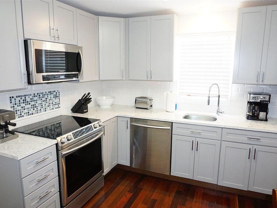 Custom KraftMaid Cabinets
