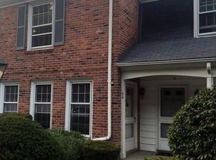 38 Williamsburg Dr, Springfield, MA 01108