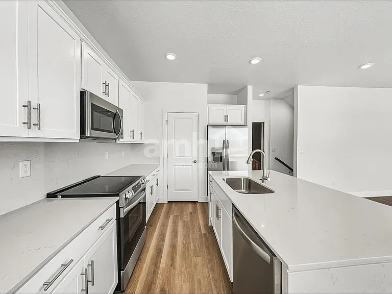 5498 W Damfield Ln — Photo 4