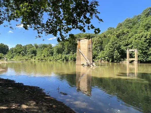 149 W End Ave, Centerville, TN 37033