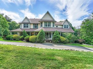22 Helmstown Ct, Tuxedo Park, NY 10987