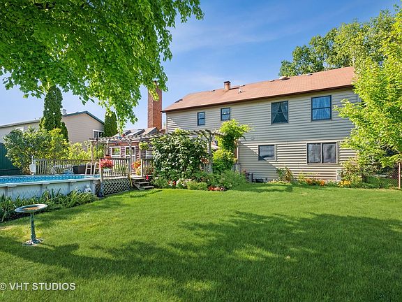3rd image of 779 Orchid Ln