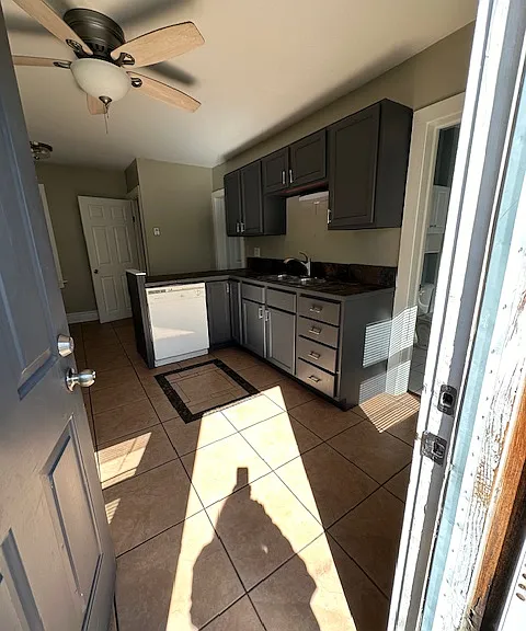 310 W Scott St #A — Photo 16