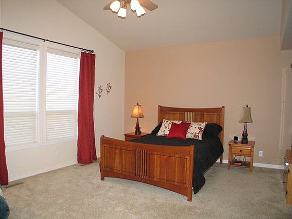 5th image of 569 Boxwood Dr