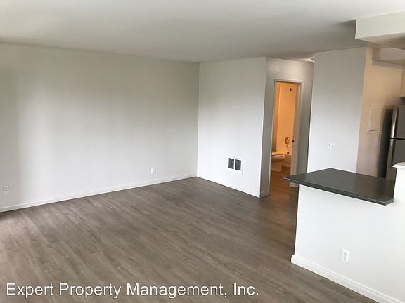 4th image of 2326 Greenbrier Dr APT 21