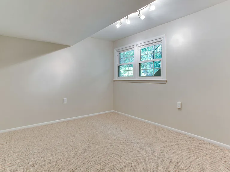 9112 Santayana Dr — Photo 24