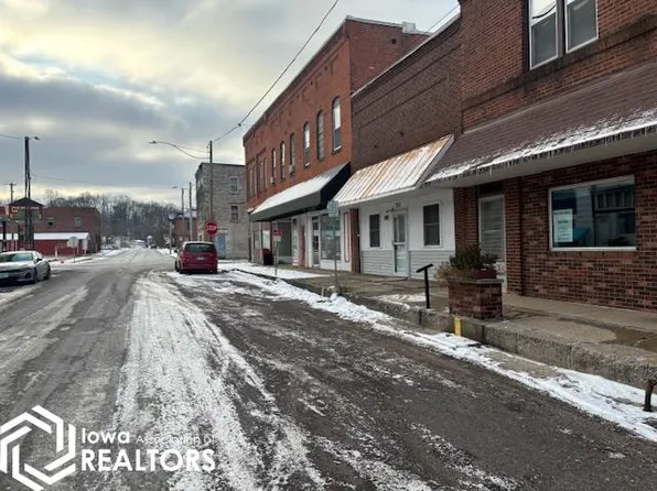 275 Oak St, Dallas City, IL 62330