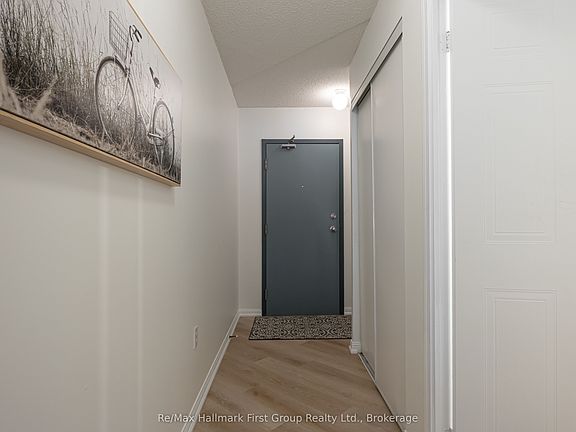 5th image of 95 Wellington St #213
