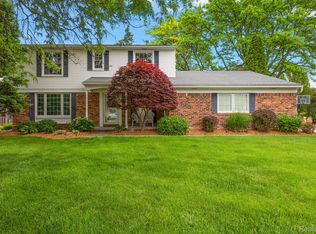 5394 Hertford Dr, Troy, MI